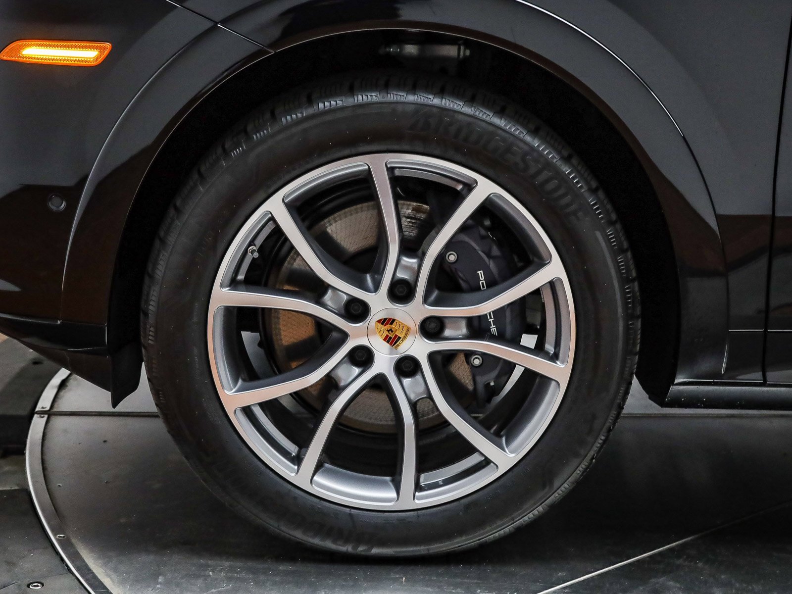 Used 2025 Porsche Cayenne image 9