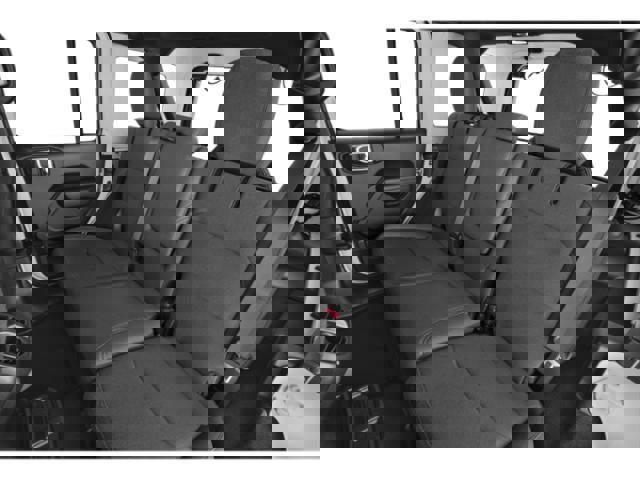 Used 2025 Jeep Wrangler Sahara image 13