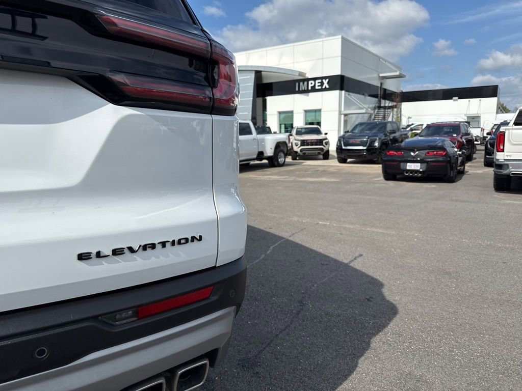 Used 2025 GMC Acadia Elevation FWD image 32