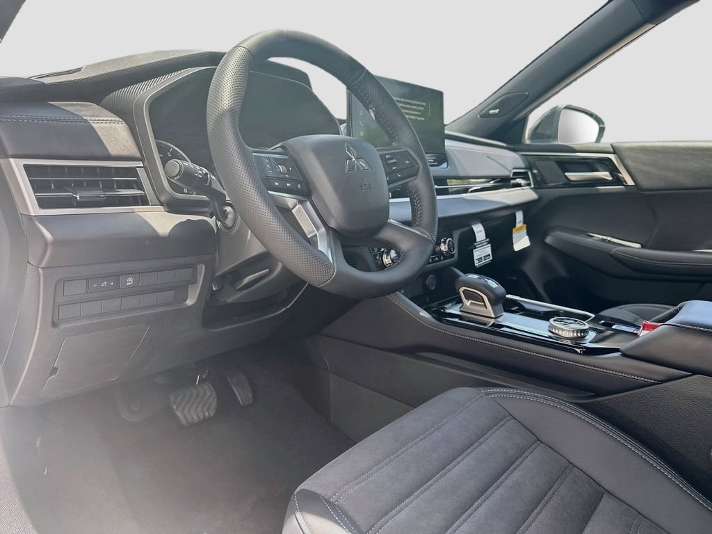 New 2026 Mitsubishi Outlander LE FWD image 9