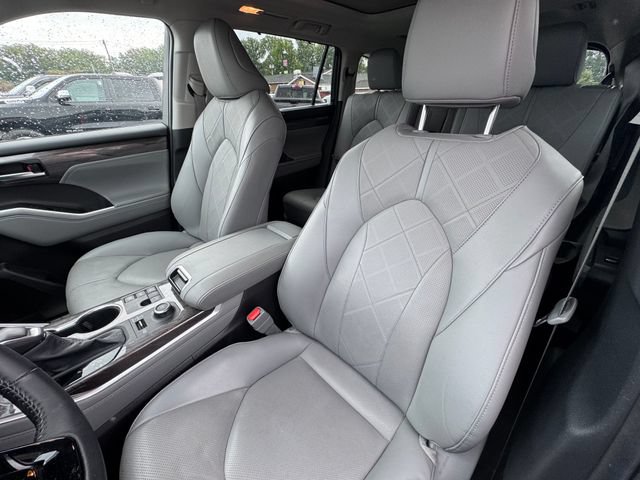 Used 2025 Toyota Highlander Platinum AWD/4WD image 64