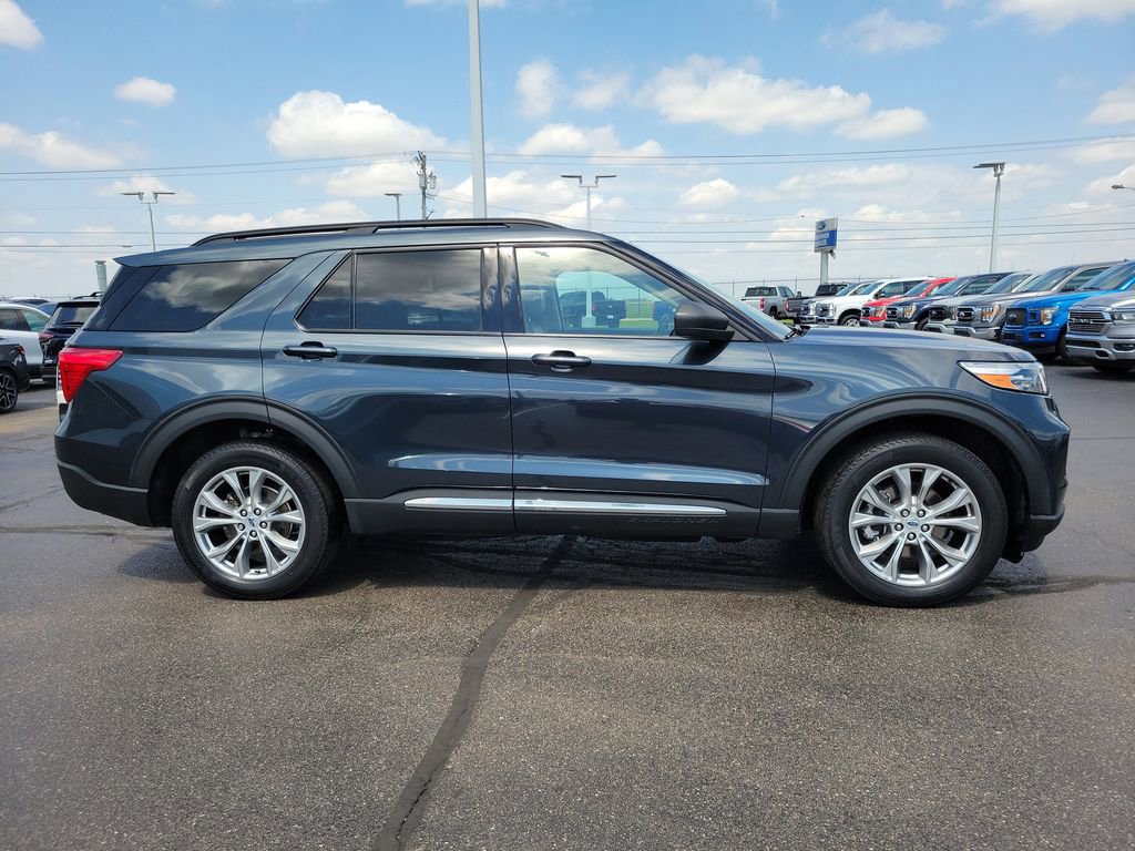 Certified 2023 Ford Explorer XLT w/ Equipment Group 202A AWD/4WD image 3