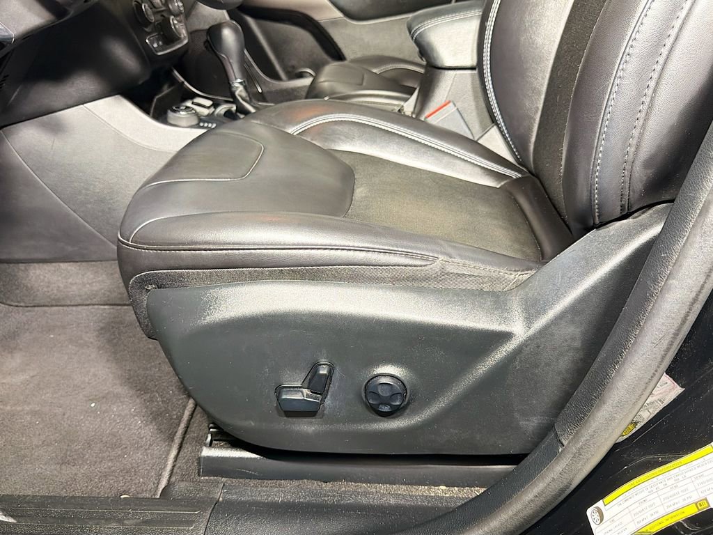 Used 2020 Jeep Cherokee Latitude Plus AWD/4WD image 19