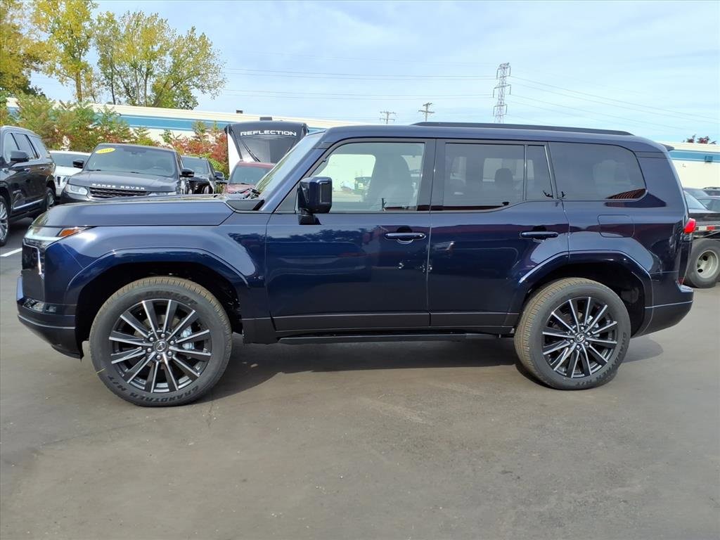 Used 2025 Lexus GX 550 w/ Accessory Package (2T) image 2