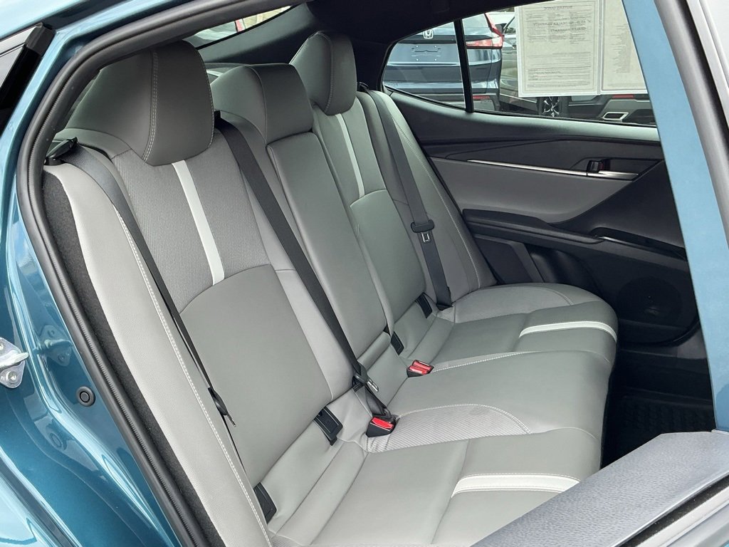 Used 2025 Toyota Camry SE image 20