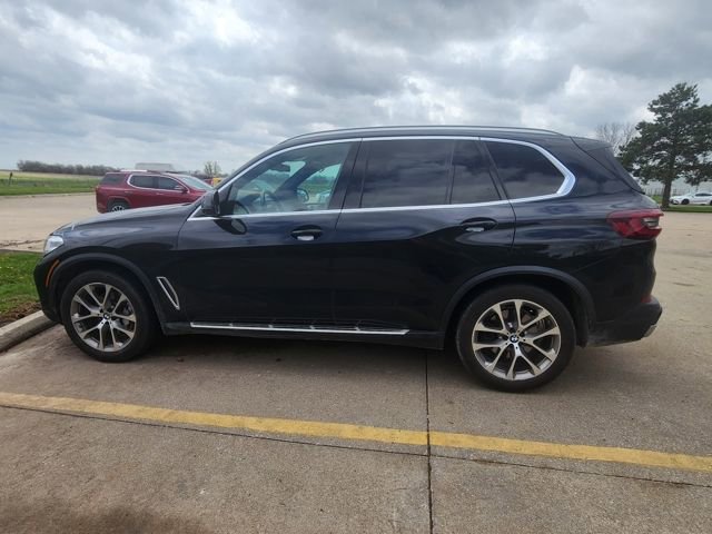 Used 2021 BMW X5 xDrive40i w/ Premium Package image 2