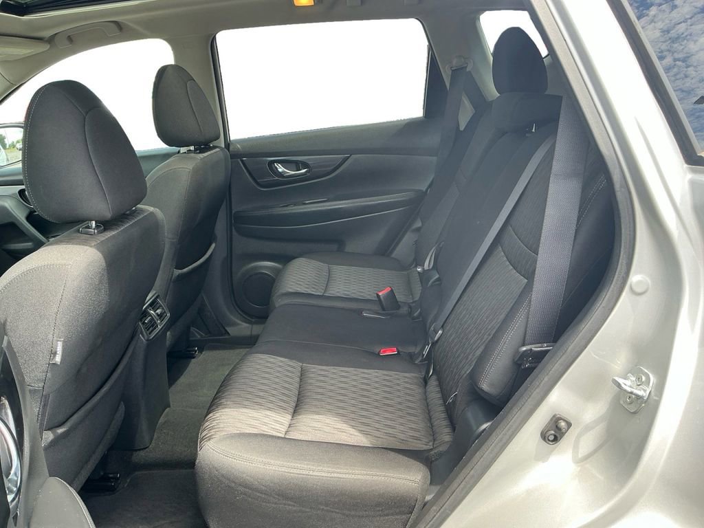 Used 2017 Nissan Rogue SV FWD image 21