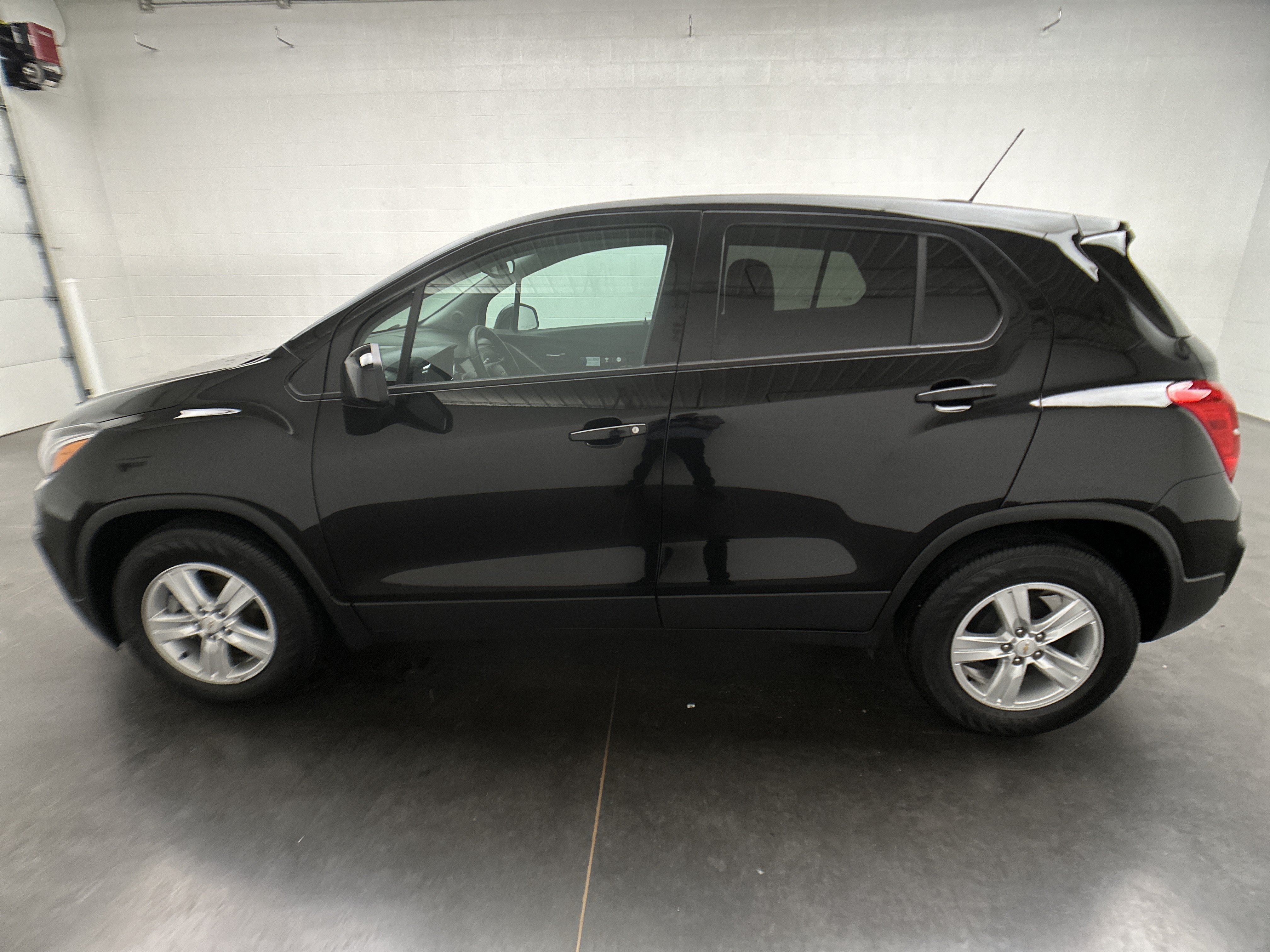Used 2020 Chevrolet Trax LS w/ Tint and Cruise Package FWD image 5