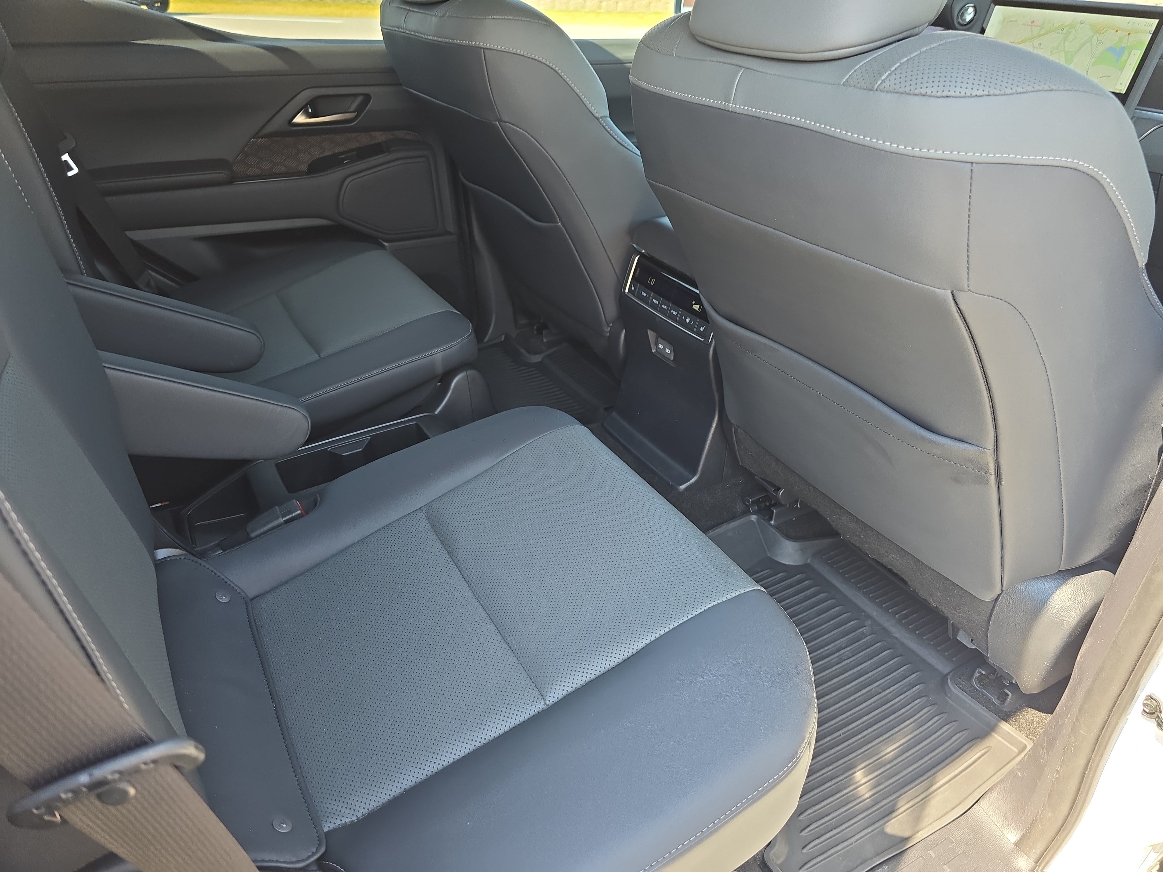 Used 2024 Lexus GX 550 w/ Accessory Package (Z1) AWD/4WD image 11