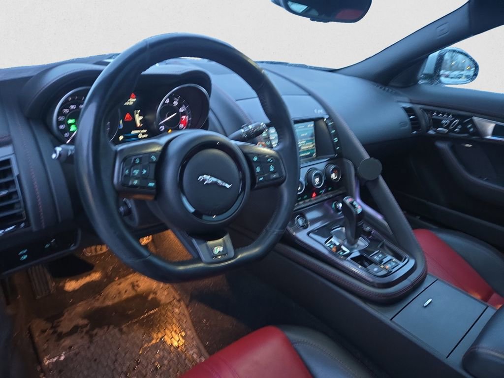 Used 2015 Jaguar F-TYPE R image 12