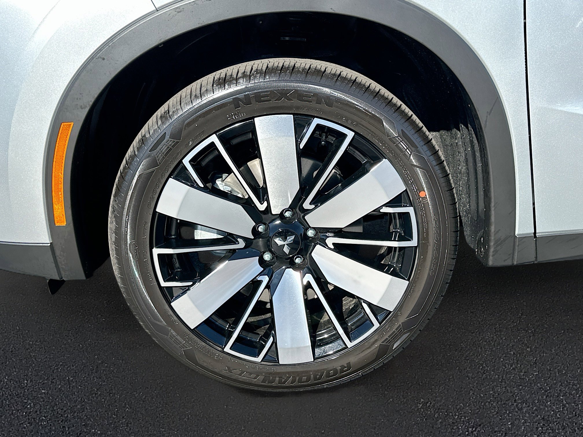 New 2025 Mitsubishi Outlander SE image 21