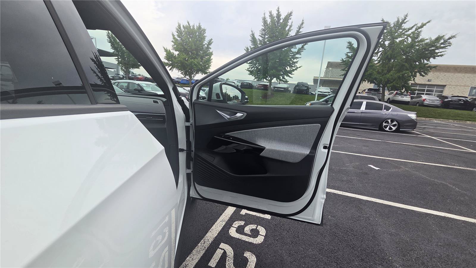 Certified 2023 Volkswagen ID.4 Pro AWD/4WD image 28