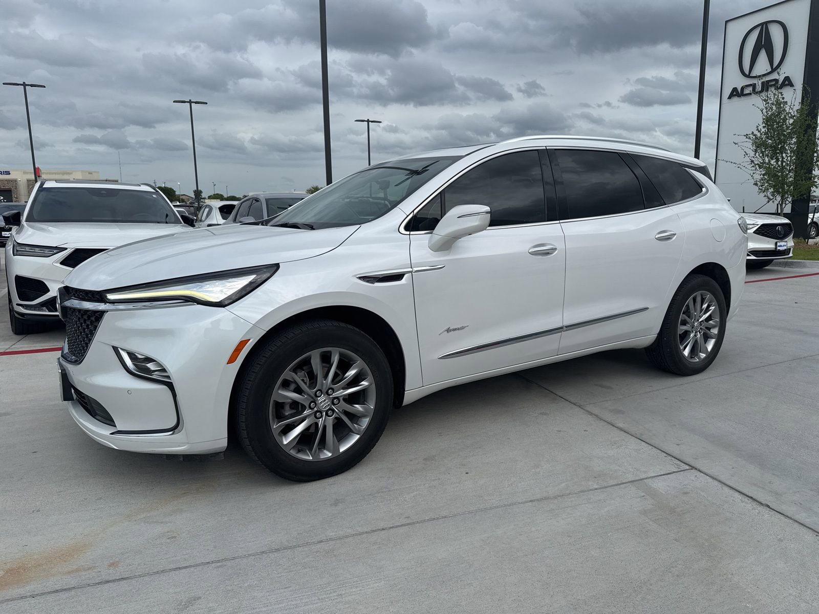 Used 2023 Buick Enclave Avenir w/ Avenir Technology Package image 4
