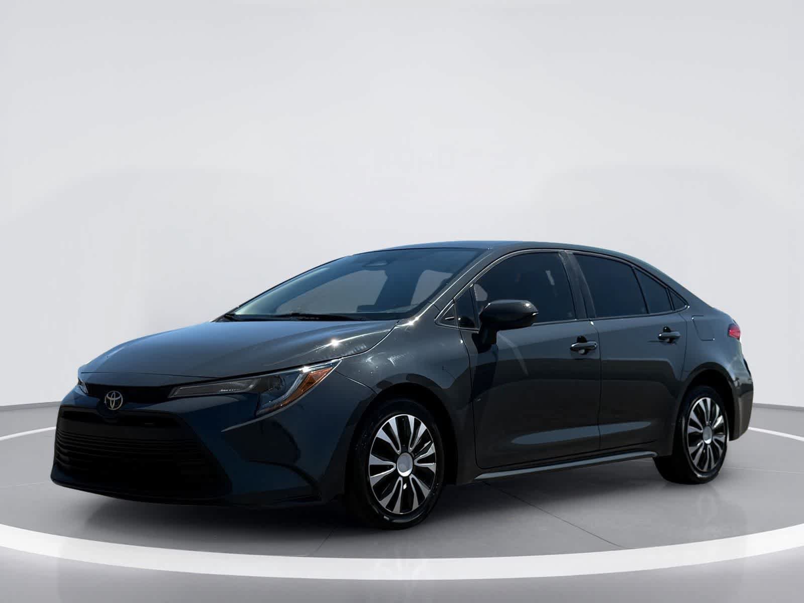 Used 2023 Toyota Corolla LE FWD image 2