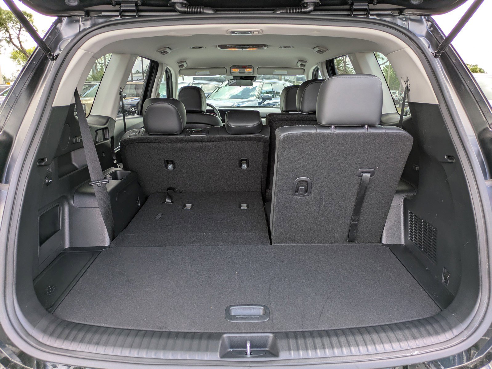 Certified 2025 Kia Telluride LX image 10