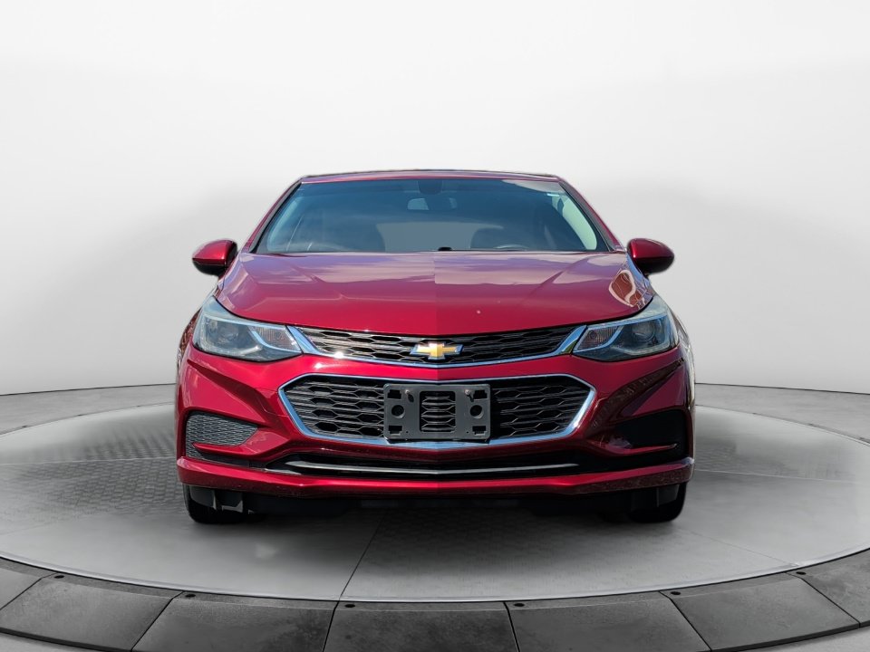 Used 2018 Chevrolet Cruze LT FWD image 2
