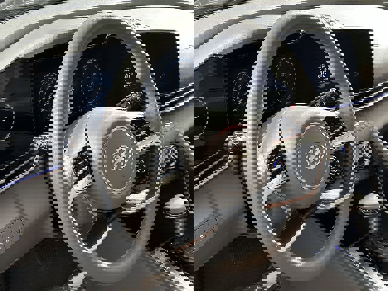 Used 2024 Hyundai Elantra SEL image 13