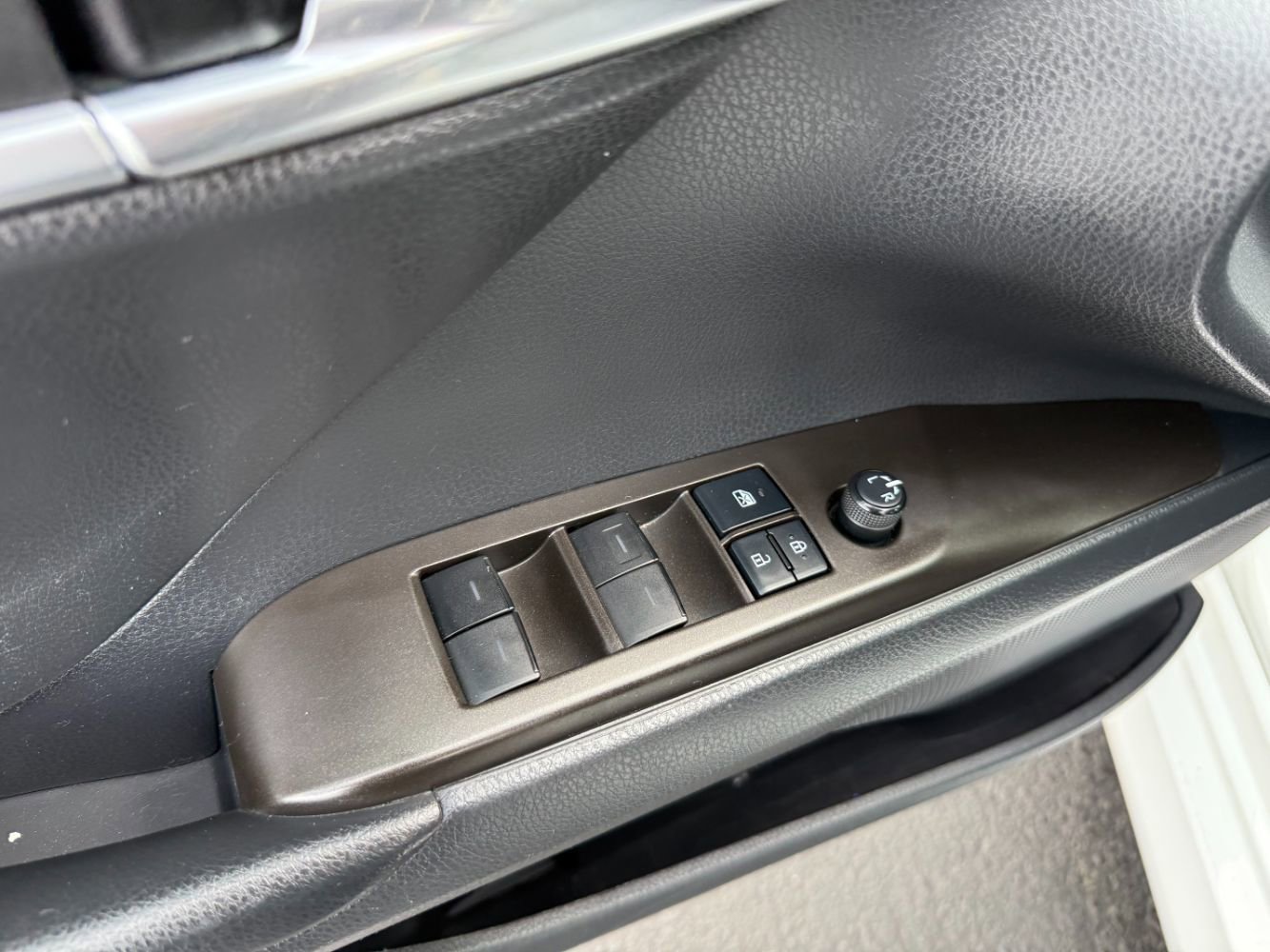 Used 2021 Toyota Camry LE image 19