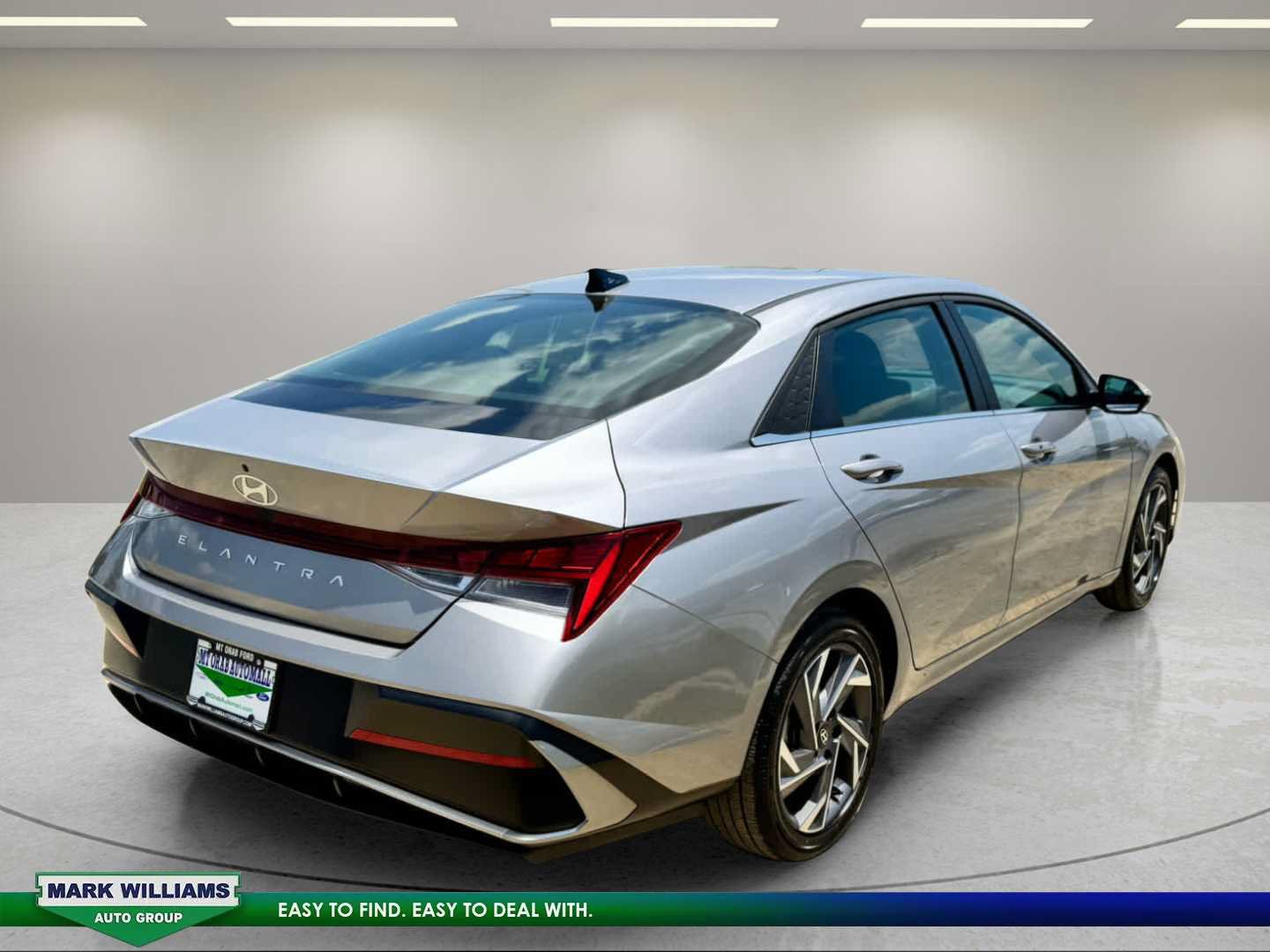 Used 2025 Hyundai Elantra SEL FWD image 6