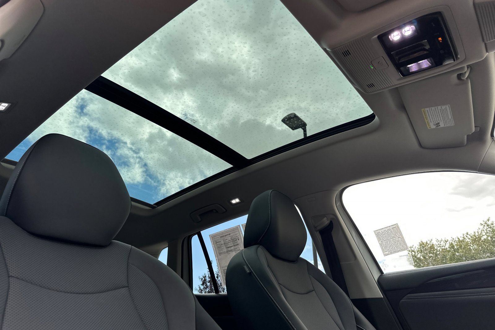 Certified 2026 Volkswagen Tiguan SE w/ Panoramic Sunroof Package AWD/4WD image 17