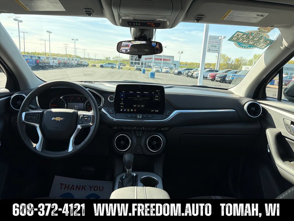 Used 2025 Chevrolet Blazer LT AWD/4WD image 12
