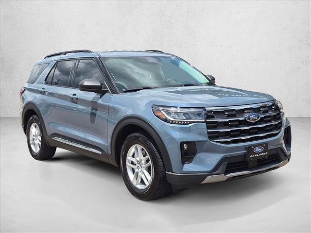 Used 2025 Ford Explorer Active w/ Active Comfort Package RWD image 3