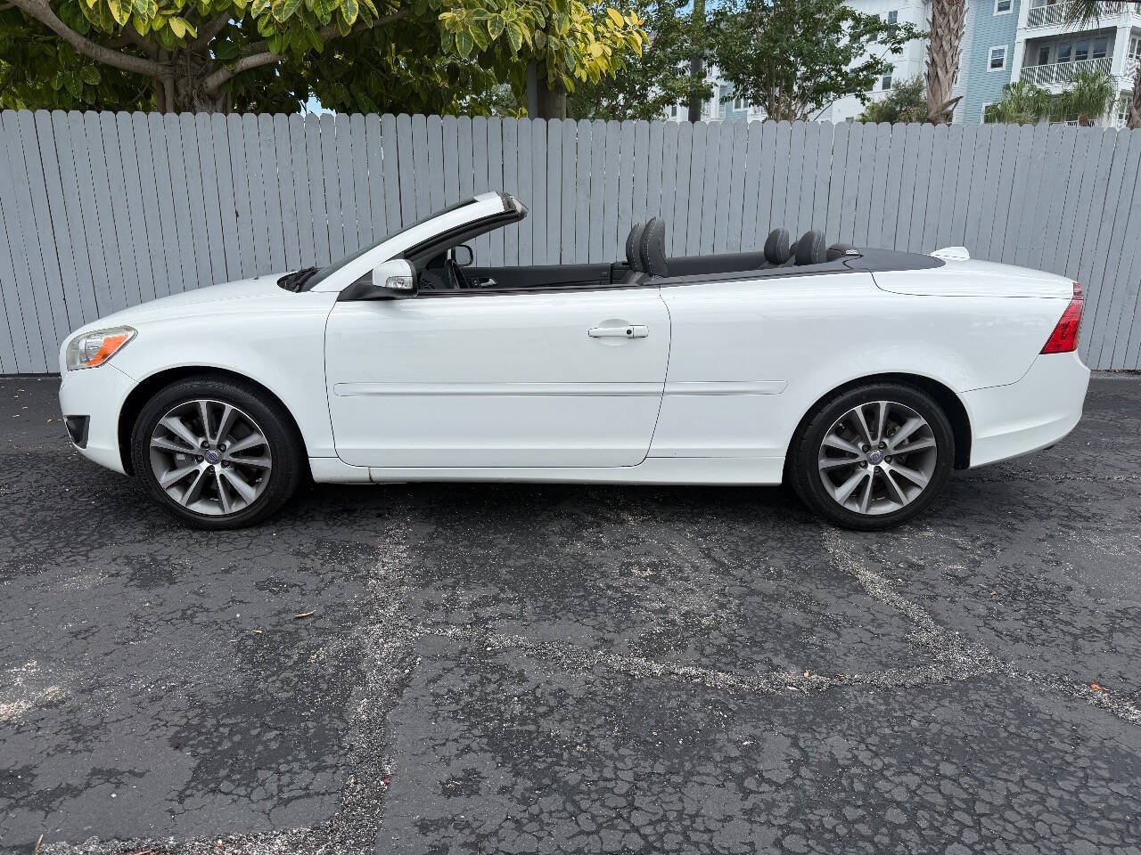 Used 2013 Volvo C70 T5 FWD image 2