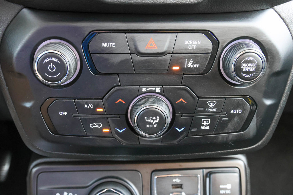 Used 2023 Jeep Renegade Latitude AWD/4WD image 23
