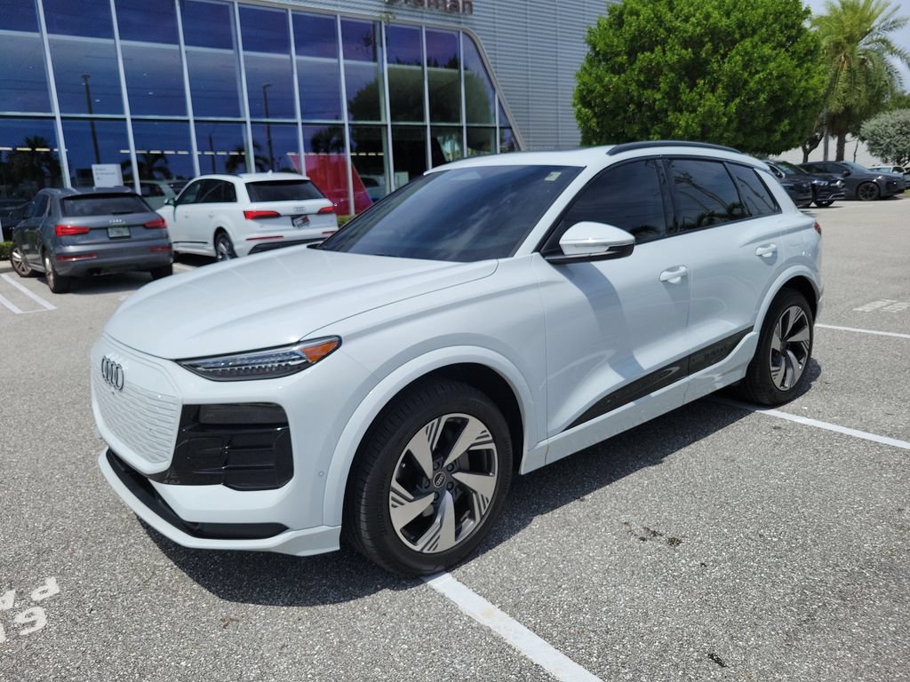 Used 2025 Audi Q6 e-tron Premium Plus w/ Premium Plus AWD/4WD image 3