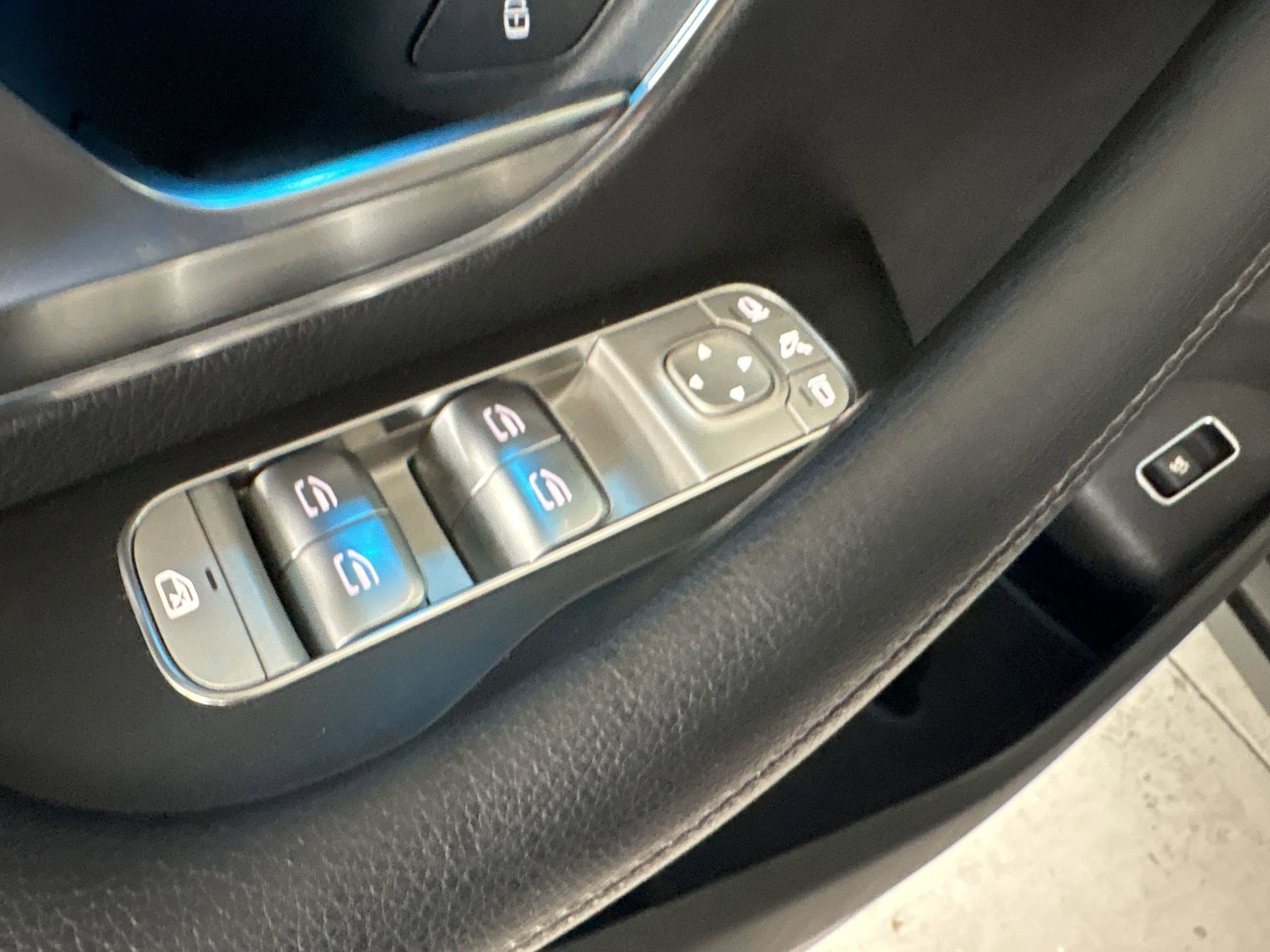 Used 2023 Mercedes-Benz GLE 450 4MATIC w/ Premium Package image 13