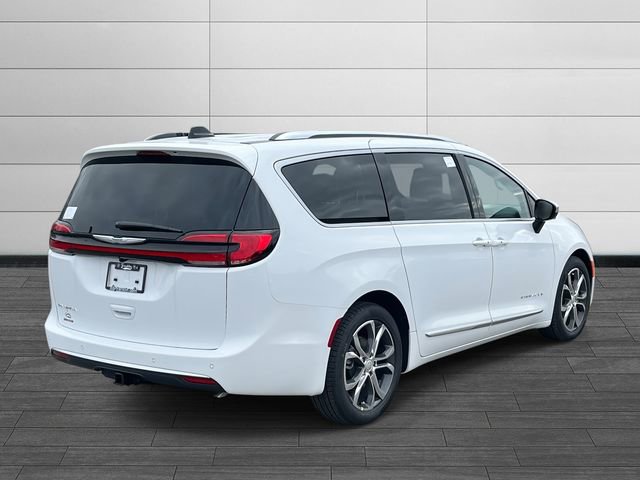 New 2026 Chrysler Pacifica Pinnacle w/ Trailer Tow Group FWD image 3