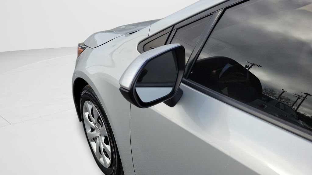 Used 2021 Toyota Corolla LE image 11
