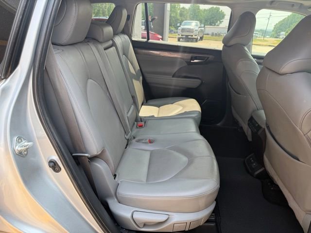 Used 2020 Toyota Highlander Limited image 17