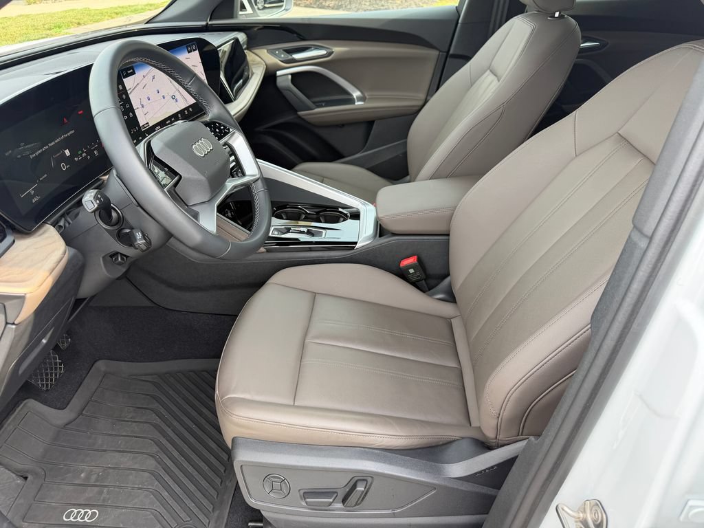 Certified 2025 Audi Q5 Premium w/ Convenience Package AWD/4WD image 3