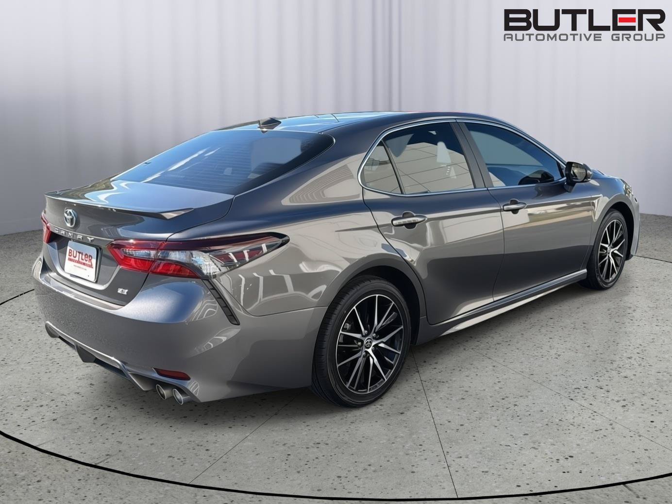 Used 2023 Toyota Camry SE FWD image 6