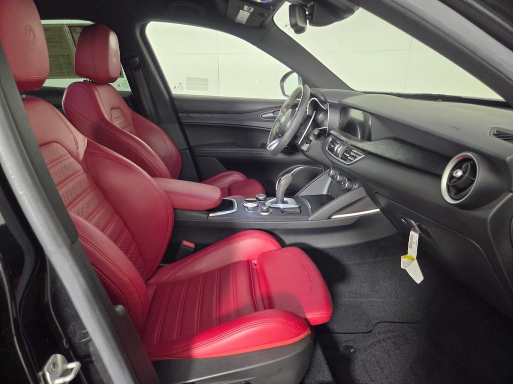 Used 2023 Alfa Romeo Stelvio Sprint RWD image 31