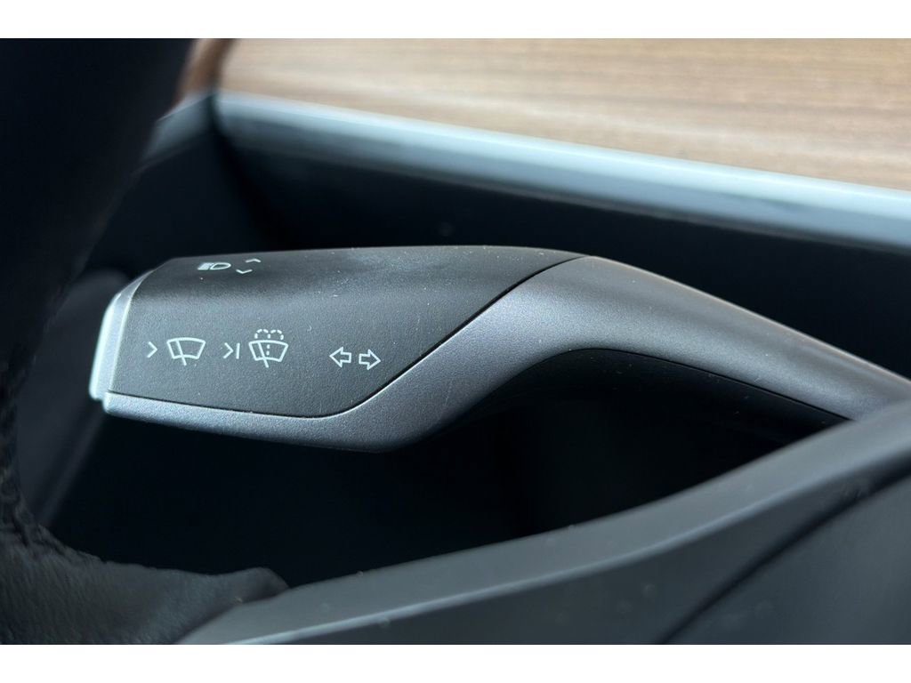 Used 2024 Tesla Model Y Long Range AWD/4WD image 31