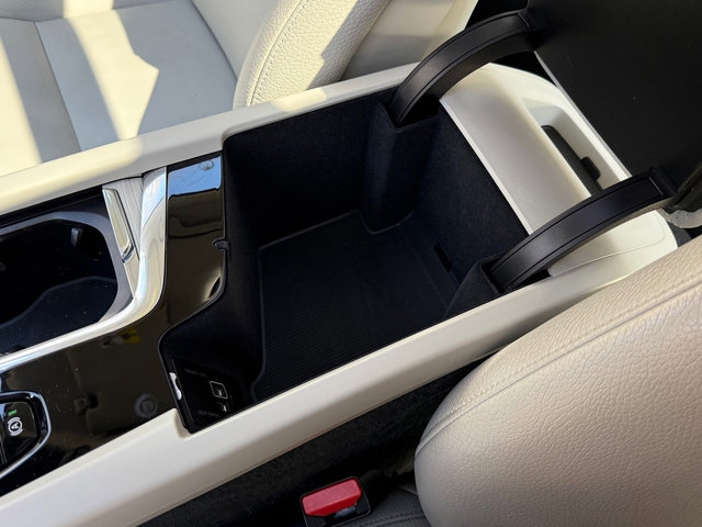 Used 2020 Volvo S60 T5 Momentum image 31