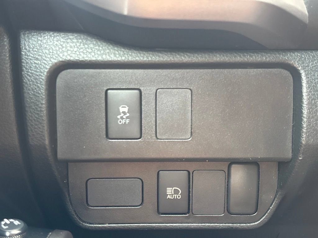 Used 2021 Toyota Tacoma SR5 w/ SR5 Appearance Package (SM) AWD/4WD image 23