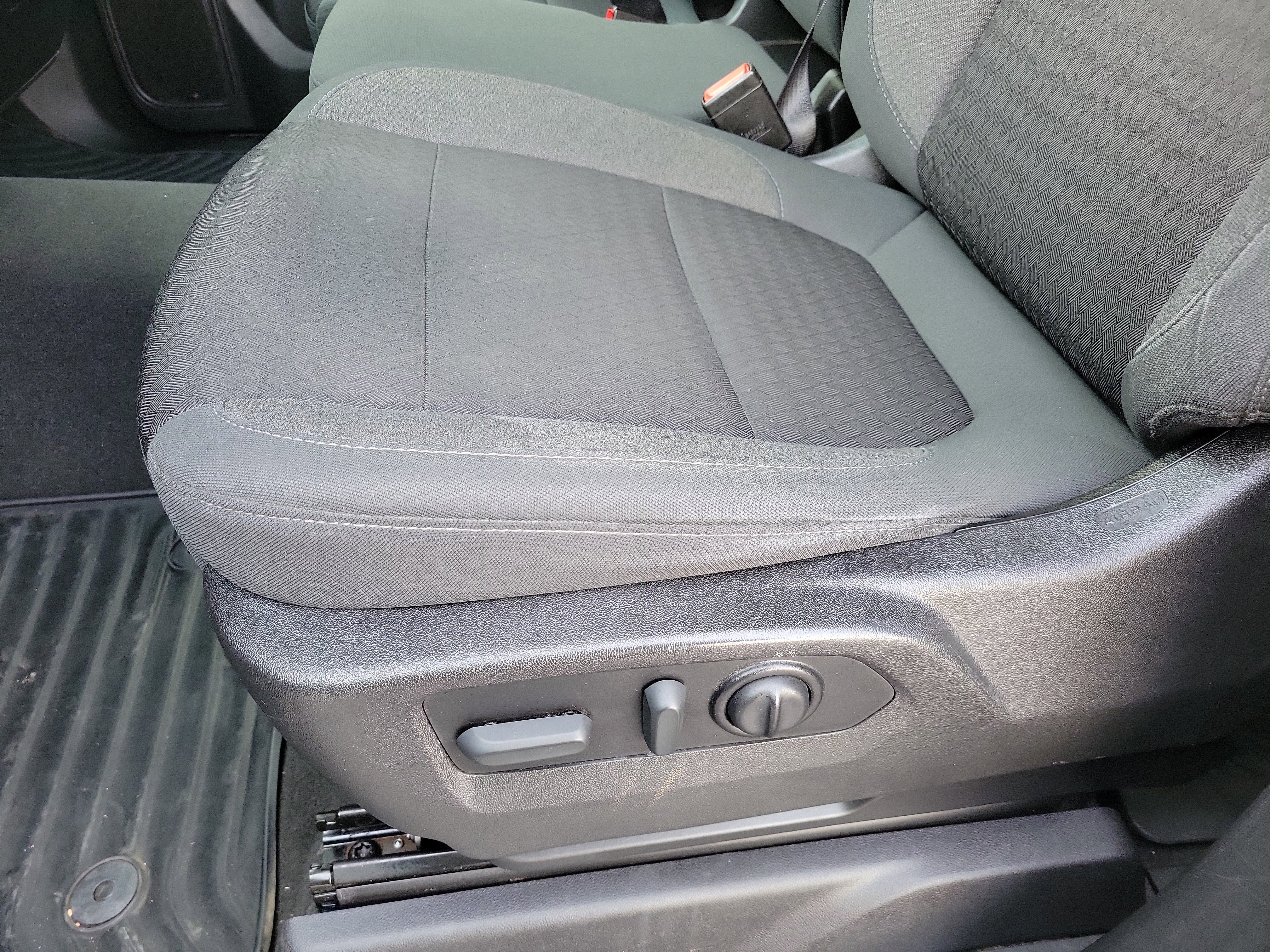 Used 2022 Chevrolet Silverado 1500 Custom w/ Safety Confidence Package image 4