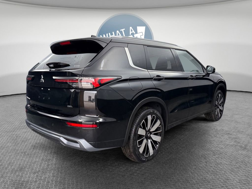 New 2026 Mitsubishi Outlander SEL image 3