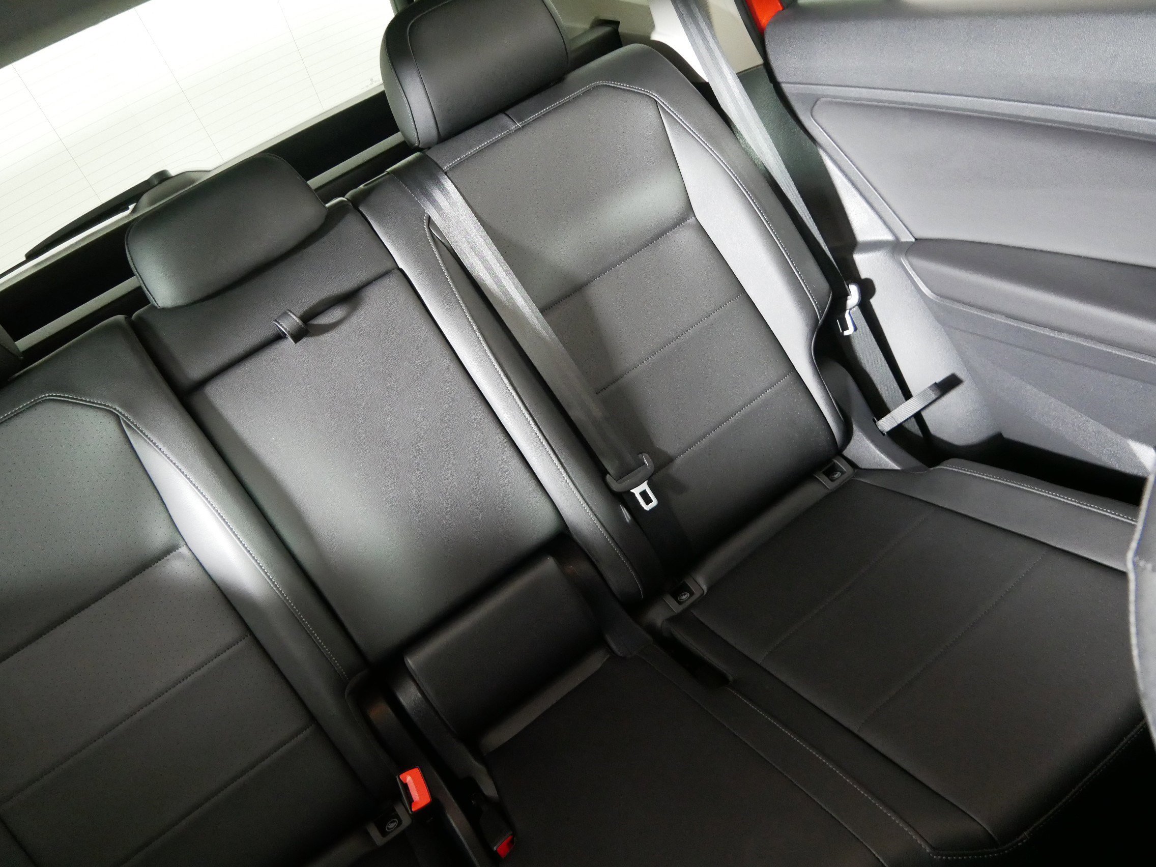 Used 2019 Volkswagen Tiguan SE image 14