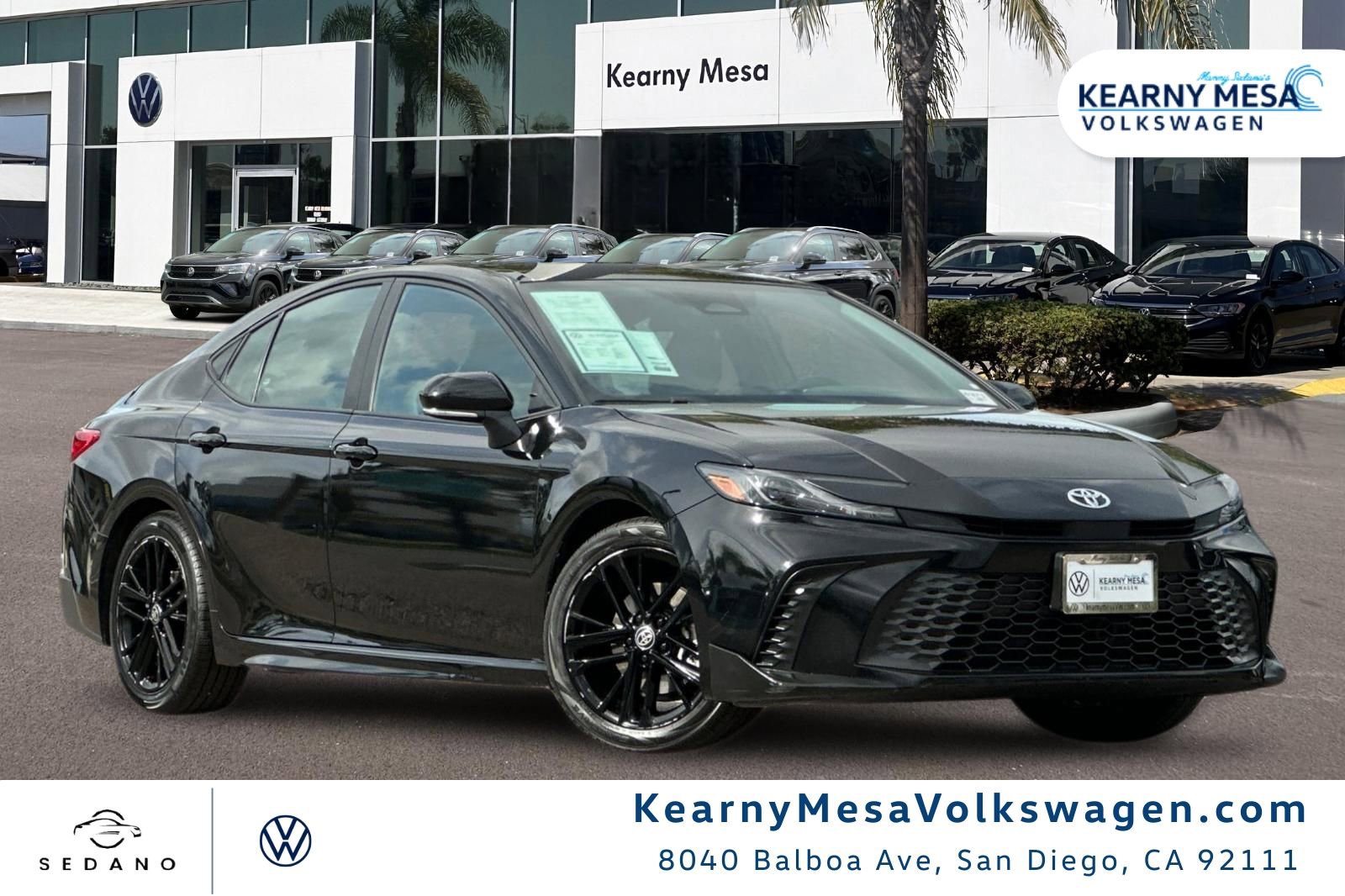 Used 2025 Toyota Camry SE FWD image 1