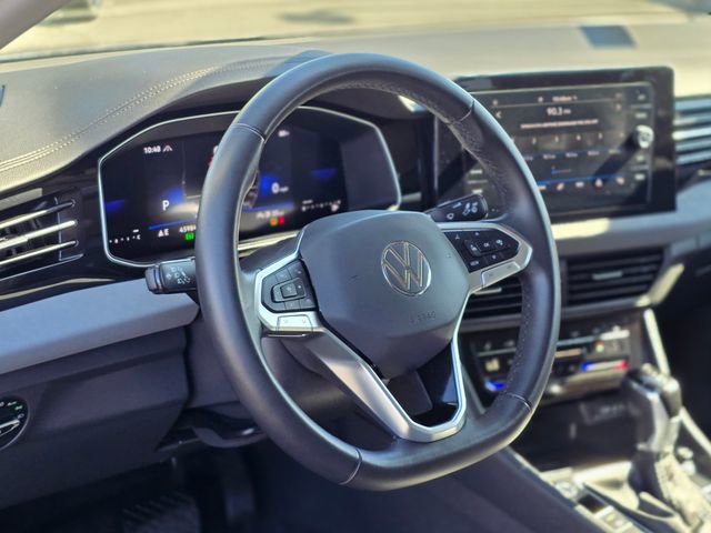 Used 2025 Volkswagen Jetta SE image 14