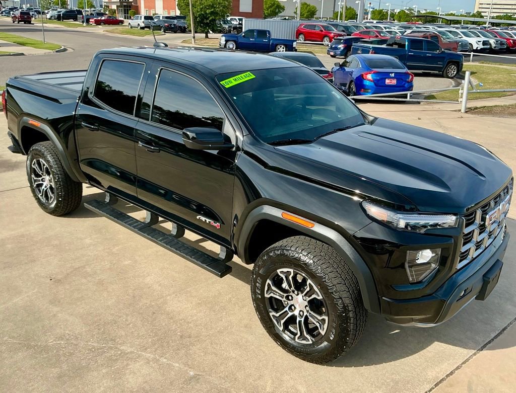 Used 2025 GMC Canyon AT4 AWD/4WD image 4