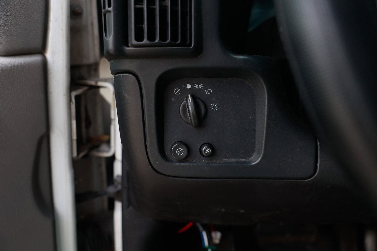 Used 2004 Chevrolet Express 3500 image 35