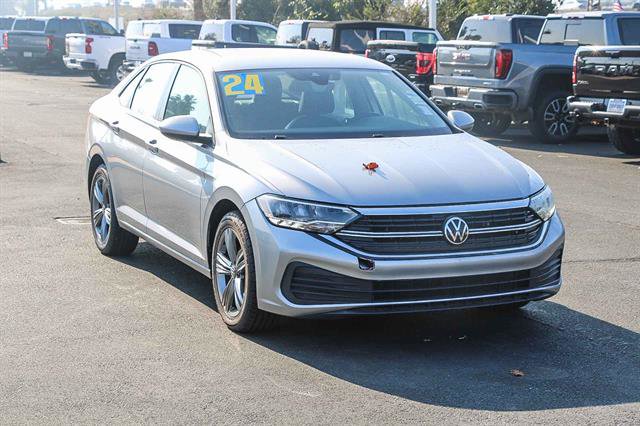 Used 2024 Volkswagen Jetta SE image 5