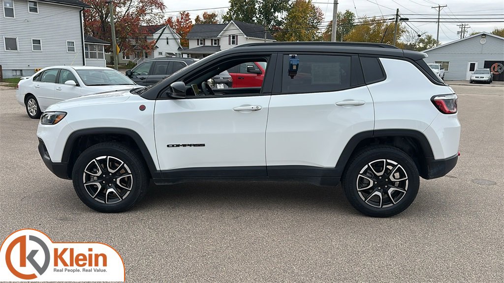 Used 2024 Jeep Compass Trailhawk image 4