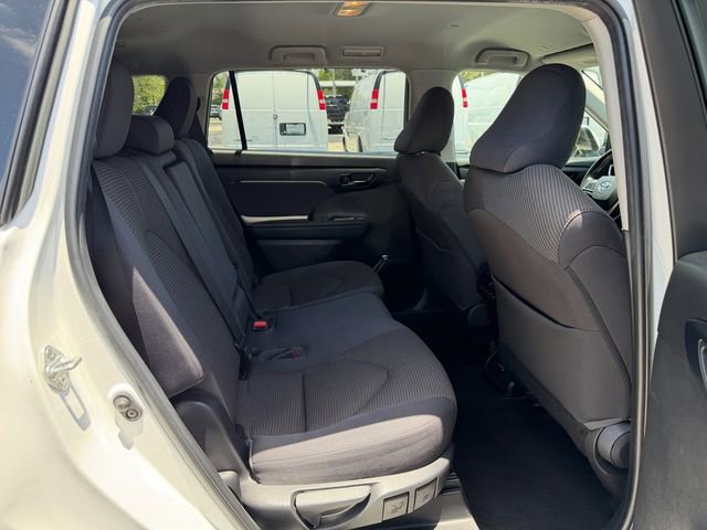 Used 2023 Toyota Highlander LE FWD image 18