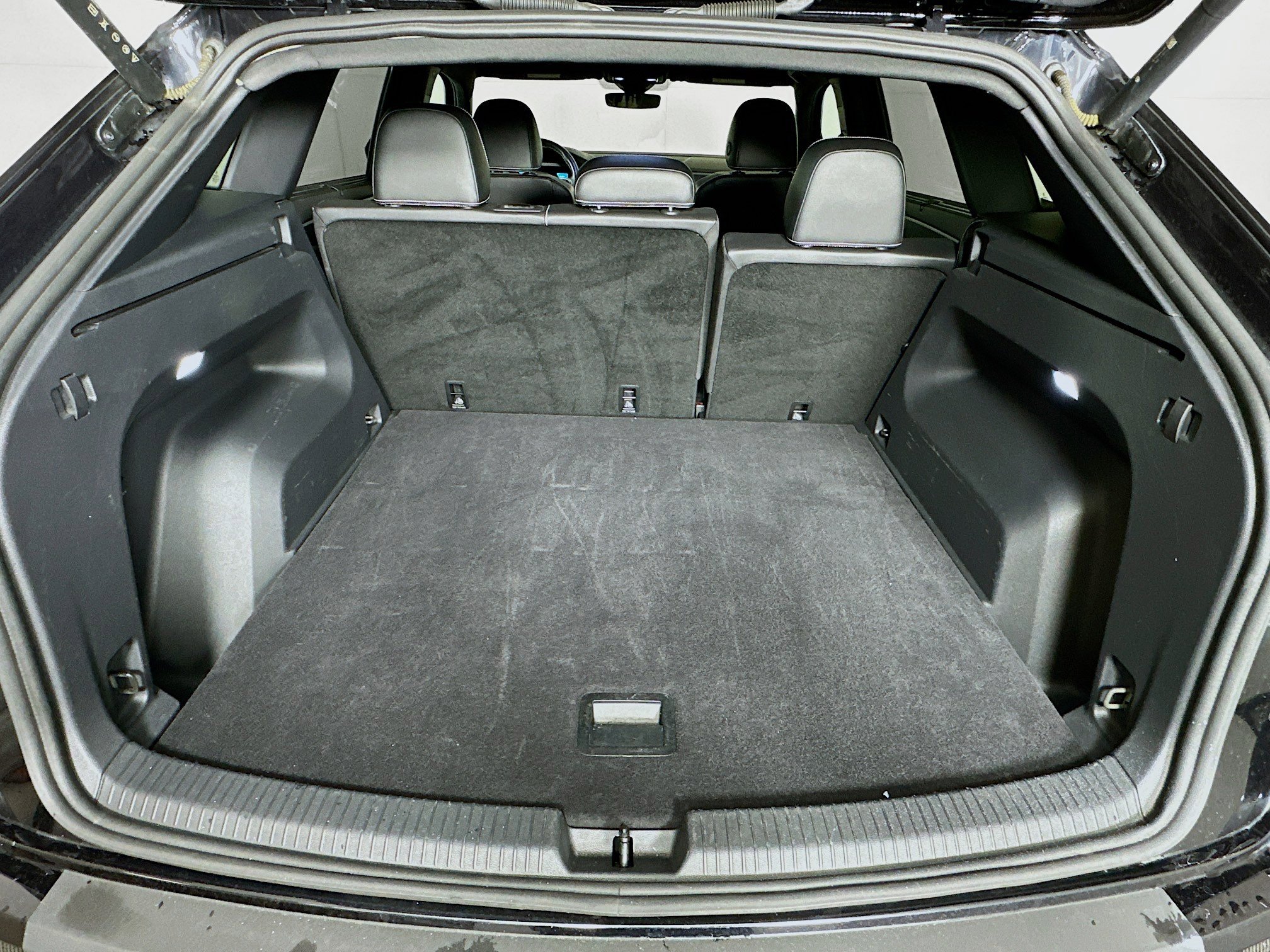 Used 2025 Volkswagen Atlas Cross Sport SE image 27